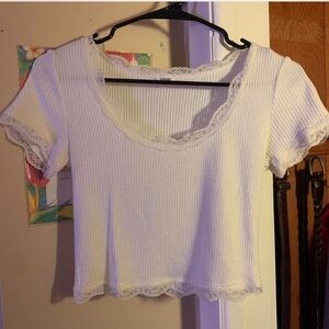 •Crop Top
•Garage 
•Small